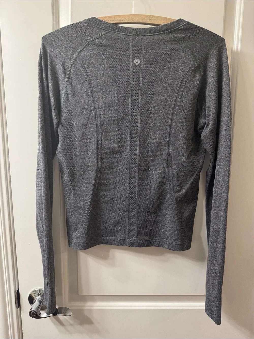 Lululemon Swiftly Tech Long-Sleeve Shirt Waist Length in Heathered Black Size 8